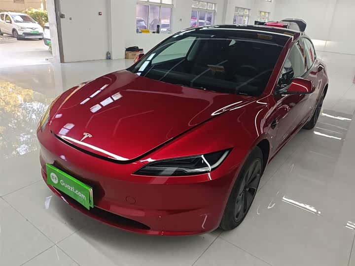 Фото 1 - Tesla Model 3