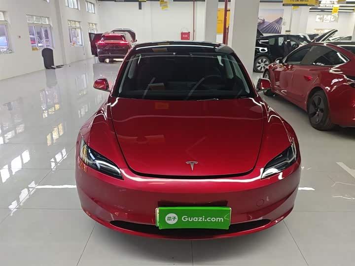 Фото 3 - Tesla Model 3