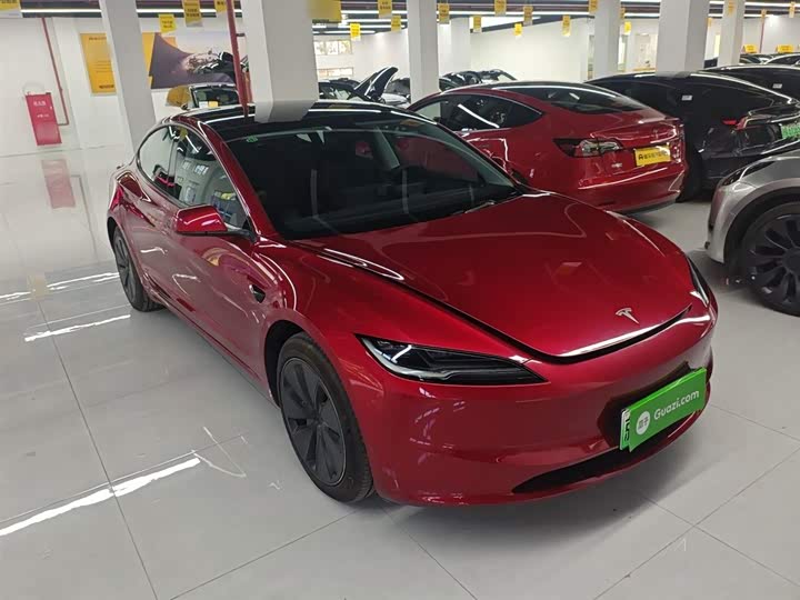 Фото 4 - Tesla Model 3