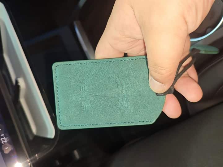 Фото 9 - Tesla Model 3