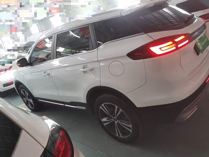 Фото 5 - Geely Atlas