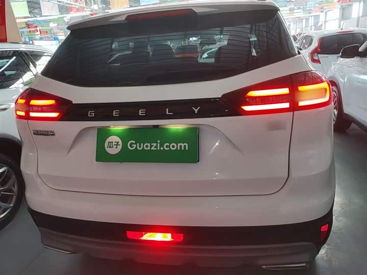 Фото 6 - Geely Atlas