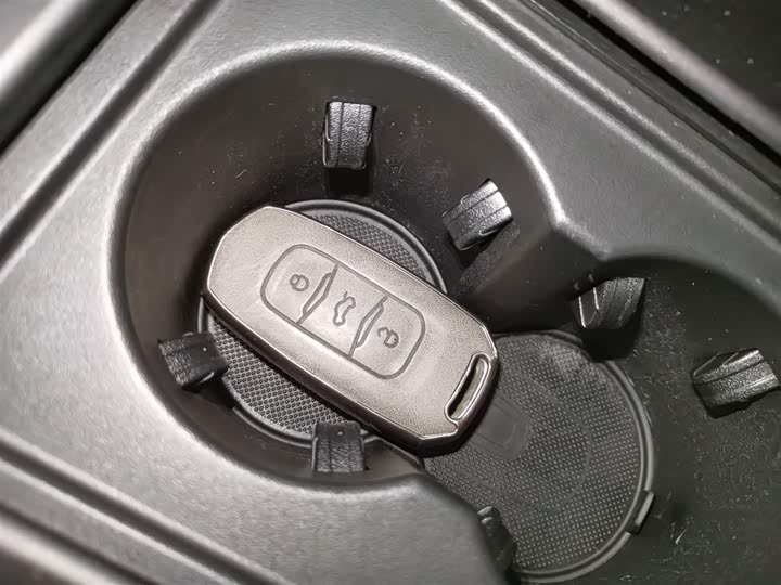 Фото 9 - Geely Atlas