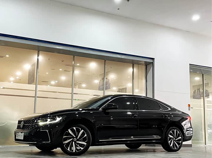 Фото 1 - Volkswagen Passat