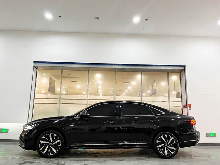 Фото 2 - Volkswagen Passat