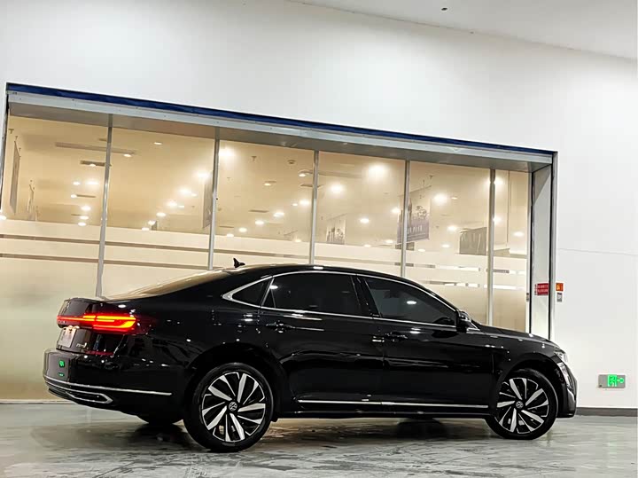 Фото 3 - Volkswagen Passat