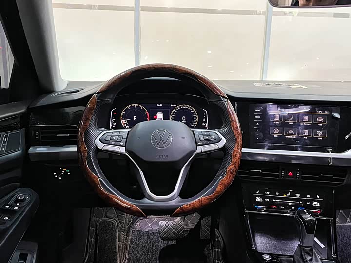 Фото 8 - Volkswagen Passat