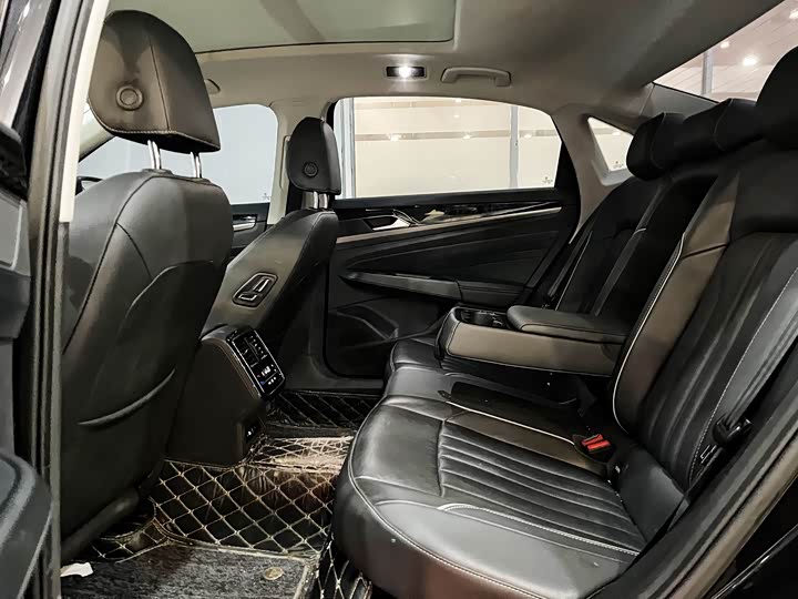 Фото 9 - Volkswagen Passat