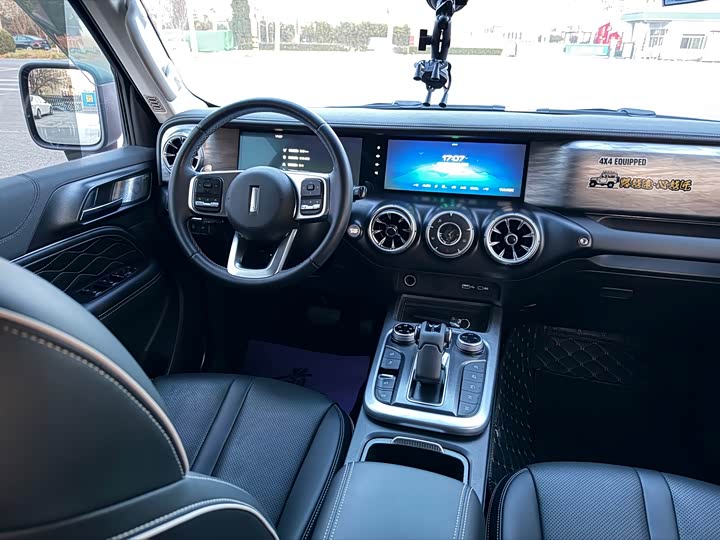 Фото 7 - Tank 300