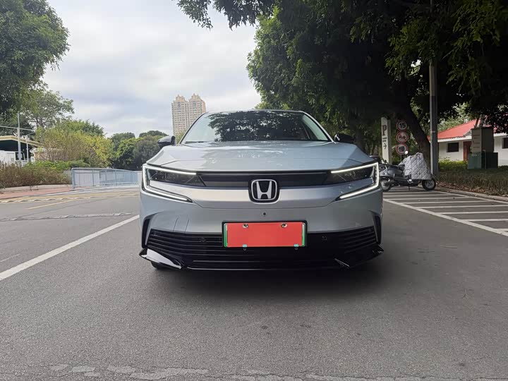 Фото 2 - Honda e:NP2