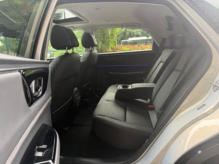 Фото 6 - Honda e:NP2