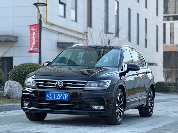 Фото 2 - Volkswagen Tiguan L Pro