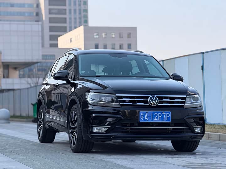 Фото 3 - Volkswagen Tiguan L Pro