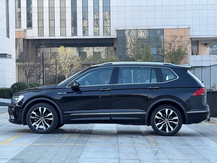 Фото 7 - Volkswagen Tiguan L Pro
