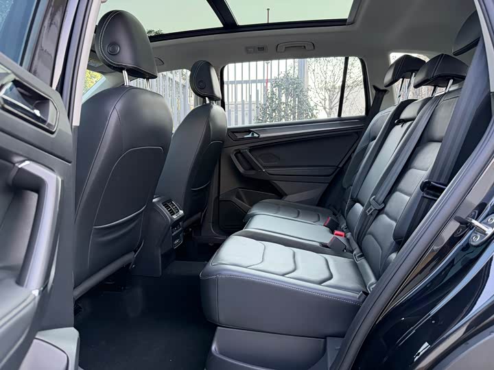 Фото 9 - Volkswagen Tiguan L Pro