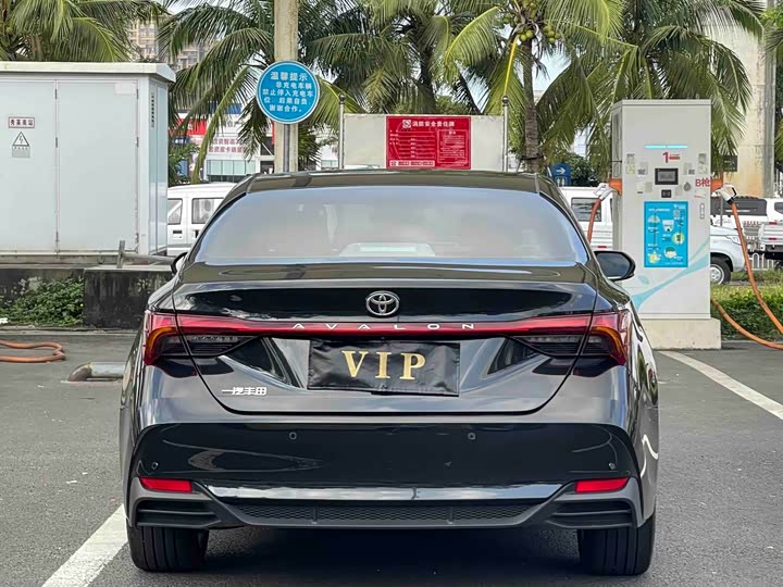 Фото 9 - Toyota Avalon