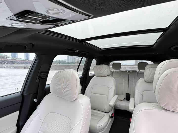 Фото 4 - LiXiang One