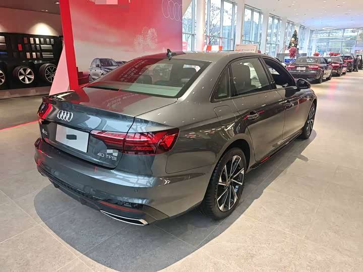Фото 3 - Audi A4L