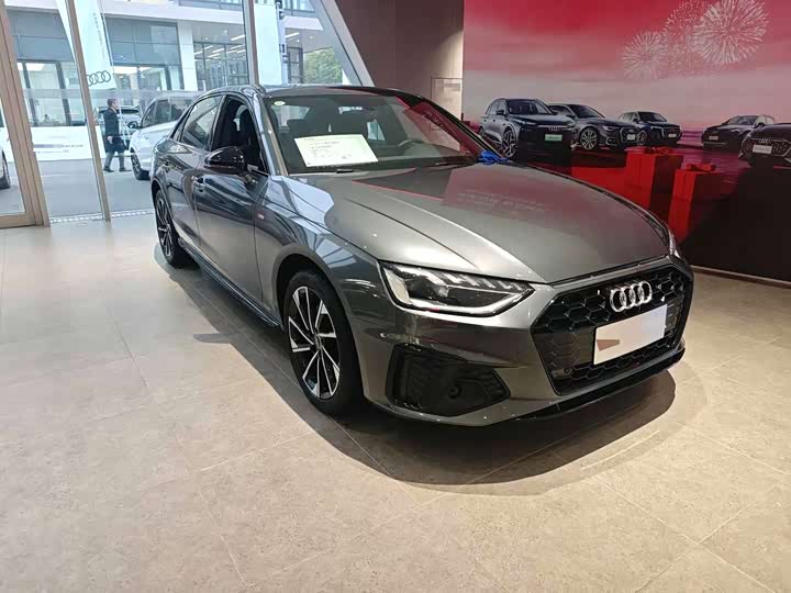 Фото 4 - Audi A4L