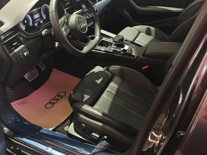 Фото 8 - Audi A4L
