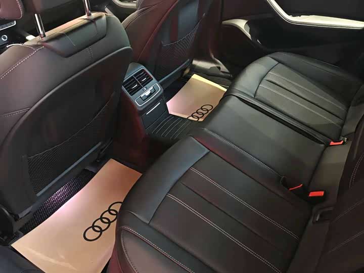 Фото 9 - Audi A4L