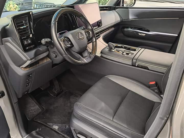 Фото 7 - Lexus LM