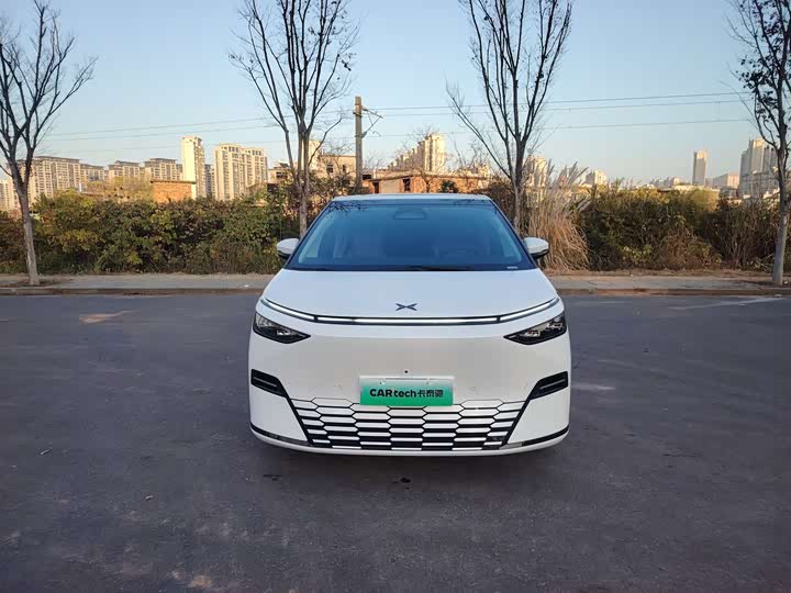 Фото 2 - XPeng X9