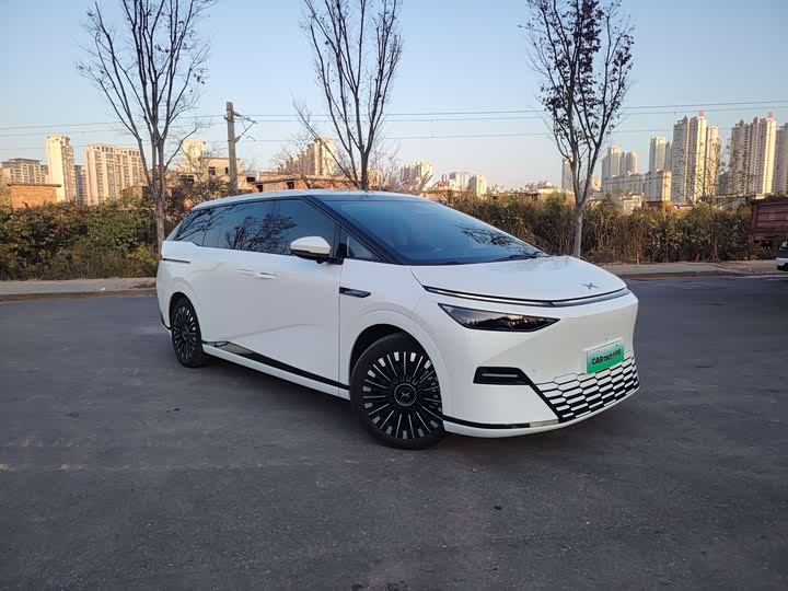 Фото 3 - XPeng X9