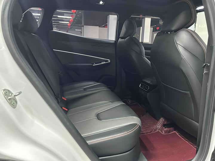 Фото 4 - Geely Atlas