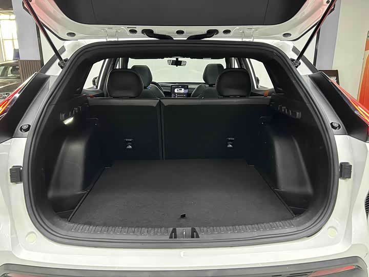 Фото 6 - Geely Atlas