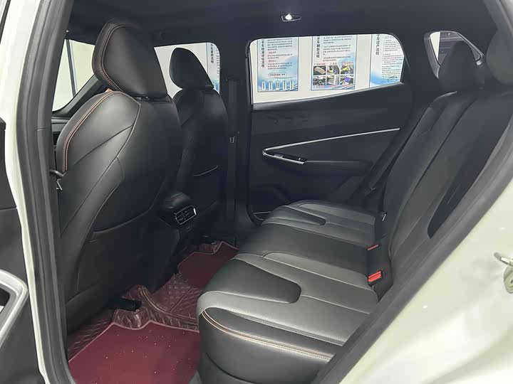 Фото 8 - Geely Atlas