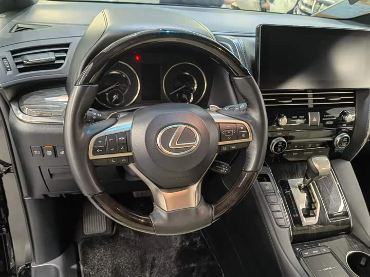 Фото 7 - Lexus LM