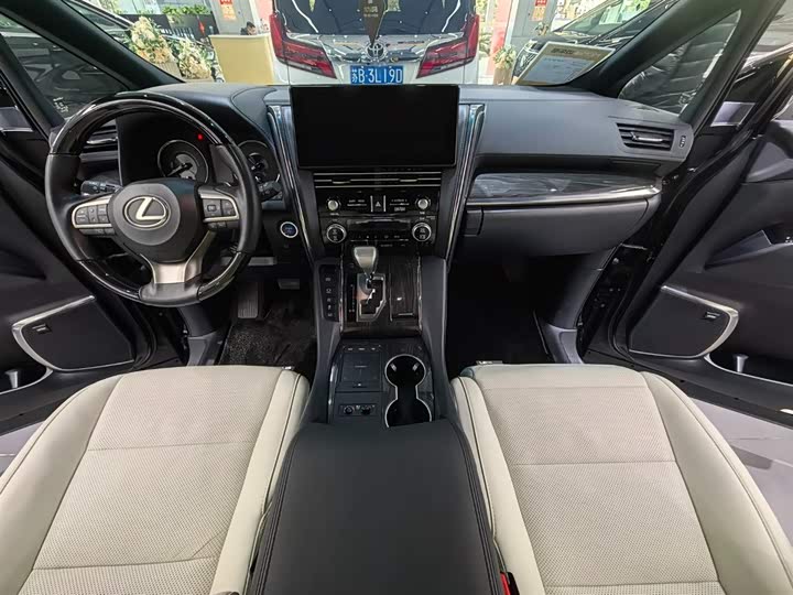 Фото 9 - Lexus LM