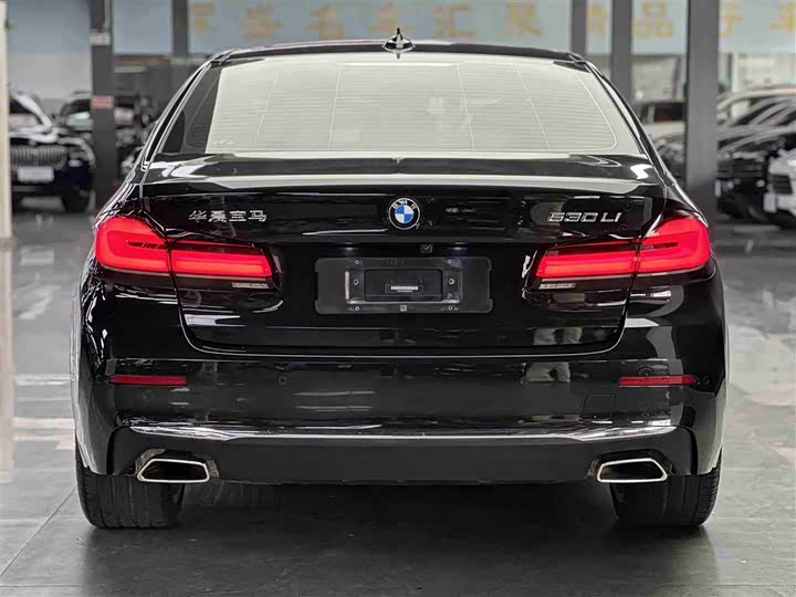 Фото 3 - BMW 5 Series
