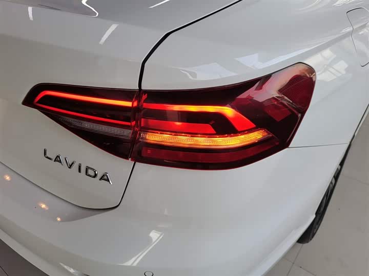 Фото 8 - Volkswagen Lavida