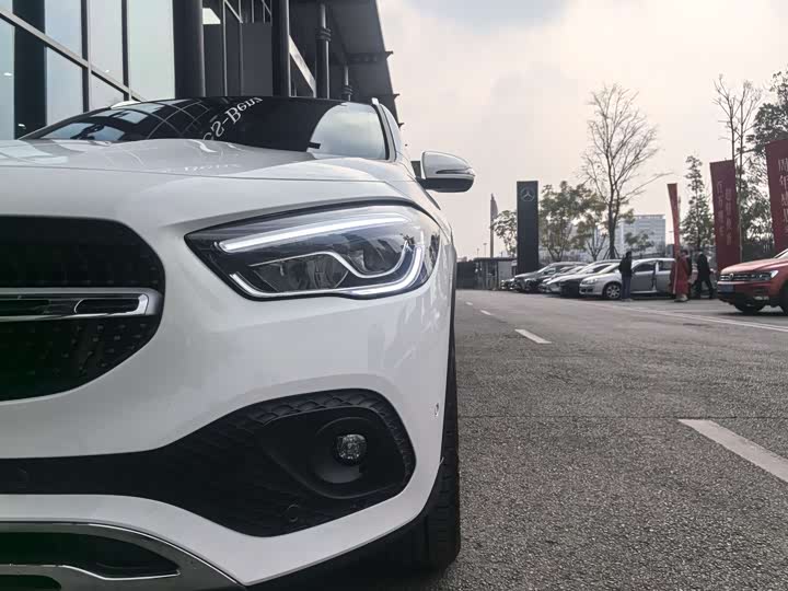 Фото 6 - Mercedes-Benz GLA-Class