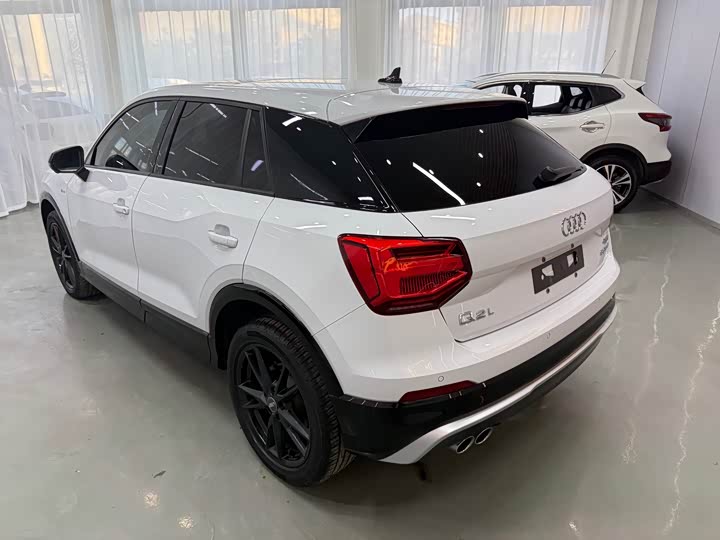 Фото 4 - Audi Q2L