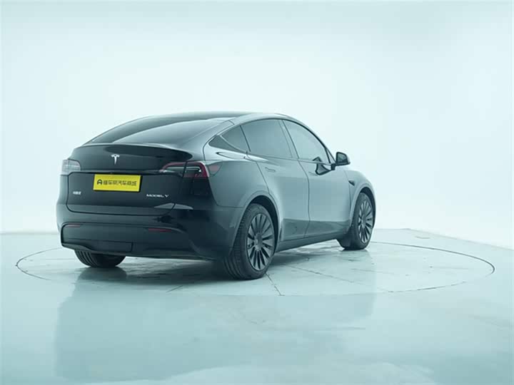 Фото 8 - Tesla Model Y