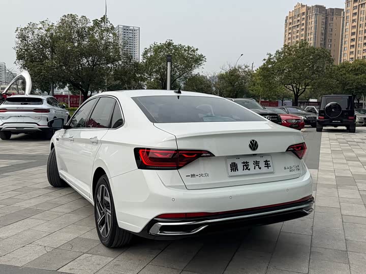 Фото 4 - Volkswagen Sagitar L