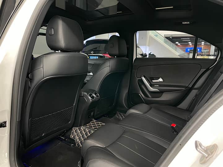 Фото 9 - Mercedes-Benz A-Class