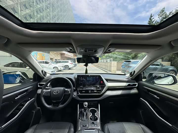 Фото 4 - Toyota Highlander