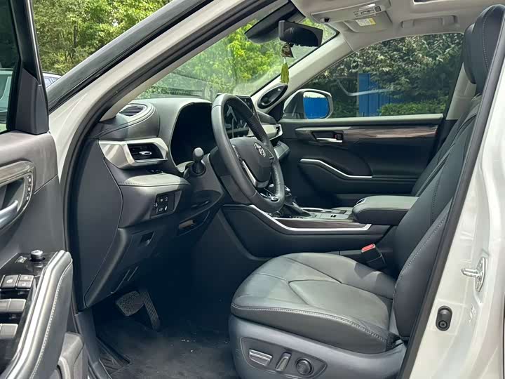 Фото 6 - Toyota Highlander