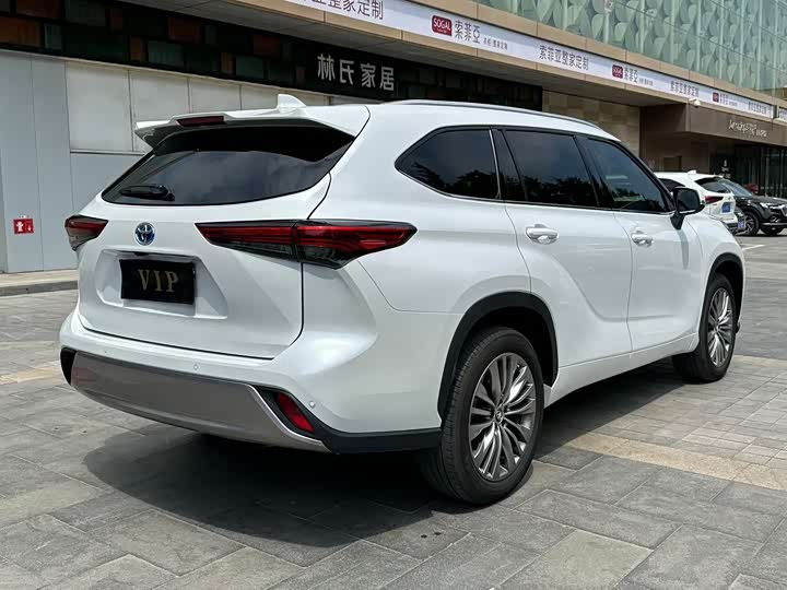 Фото 7 - Toyota Highlander