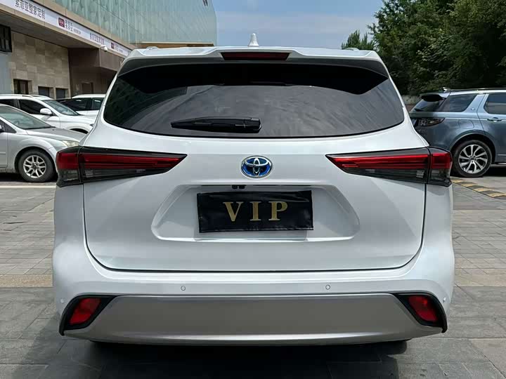 Фото 8 - Toyota Highlander