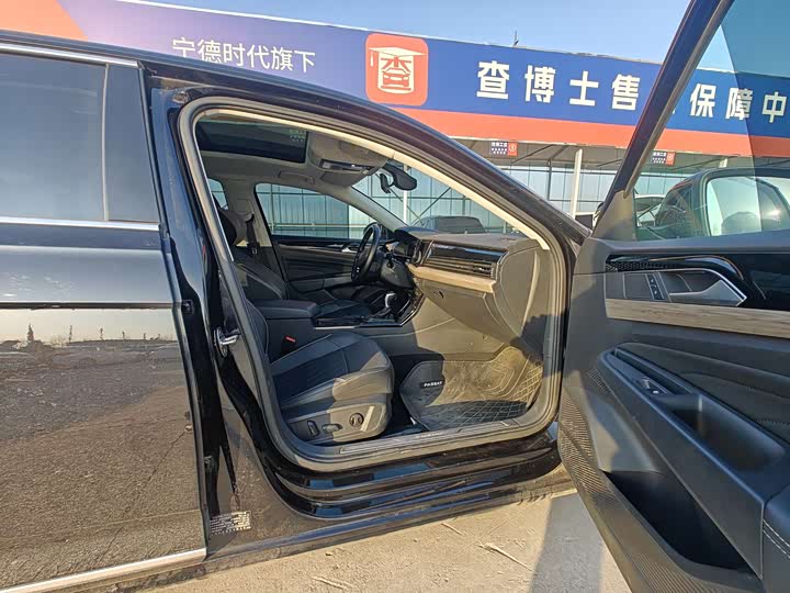 Фото 8 - Volkswagen Passat