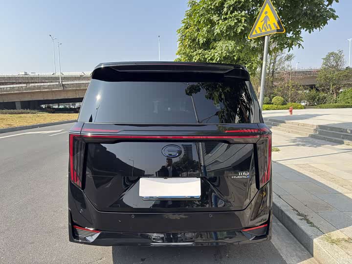 Фото 2 - GAC Trumpchi M8