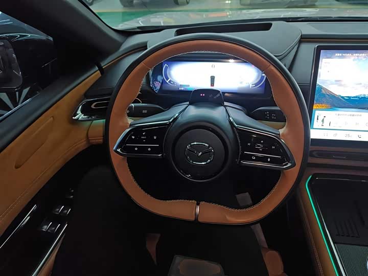 Фото 3 - Mazda EZ-6