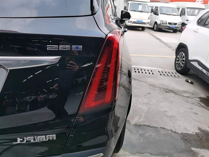 Фото 8 - Cadillac XT5