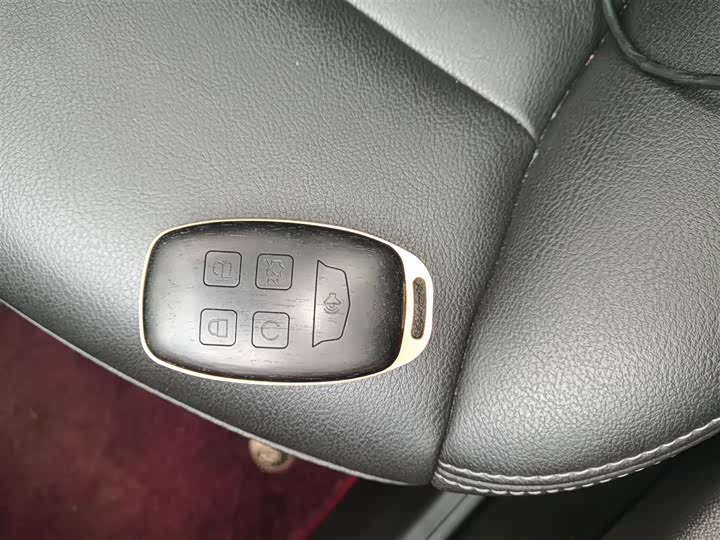 Фото 9 - Cadillac XT5