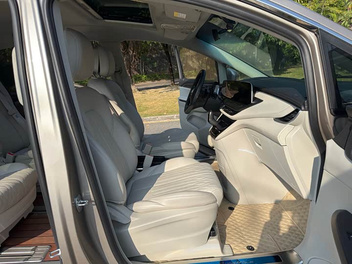 Фото 6 - Buick GL8 ES